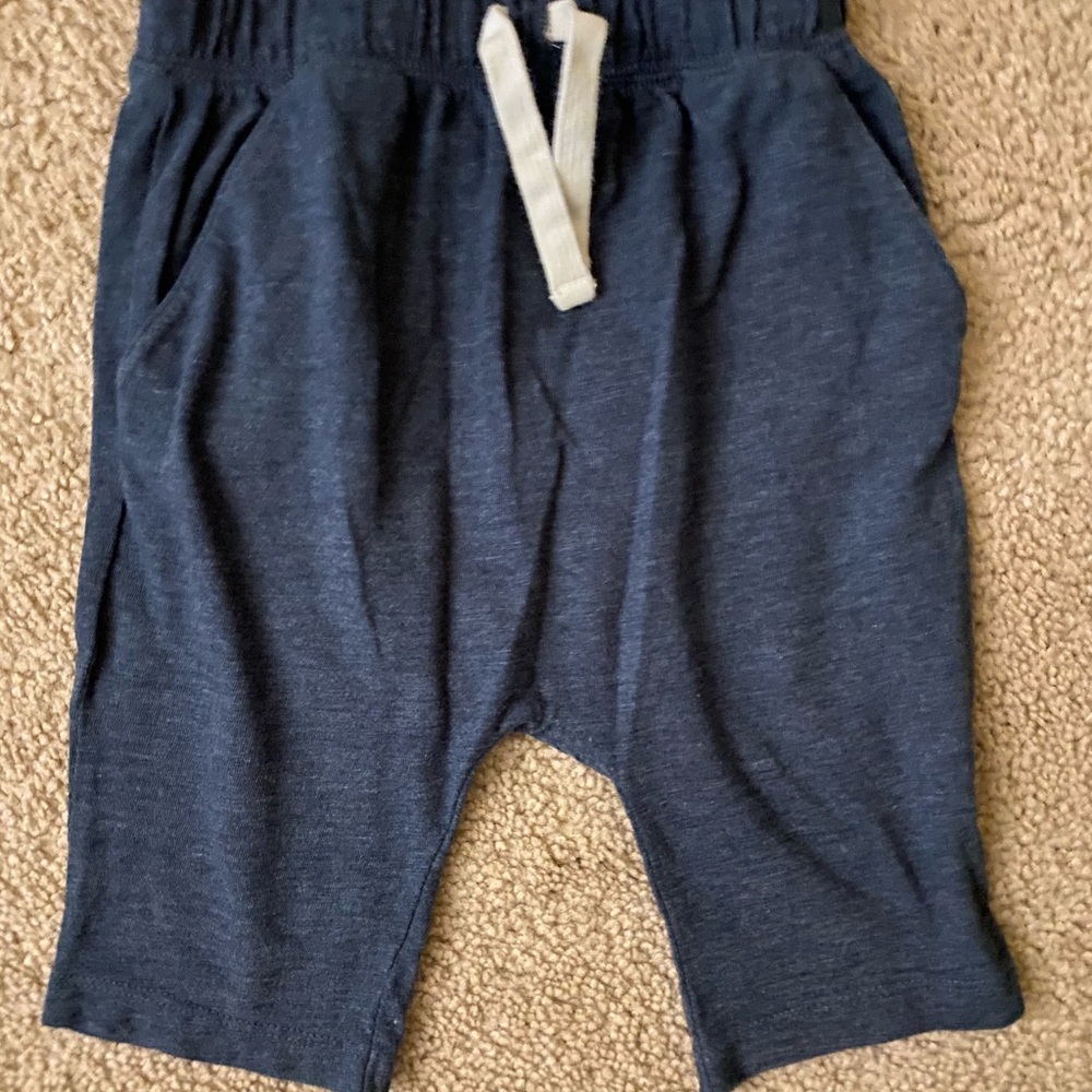 Boys shorts Sz 5/6 EGUC - Bitzkids & Old Navy - Picture 4 of 6